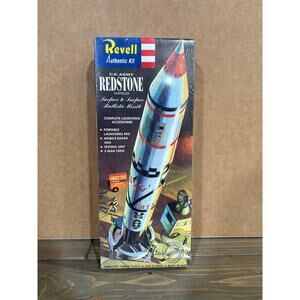 Revell Authentic Kit U.S. Army Redstone Chrysler ballistic missile hobby model